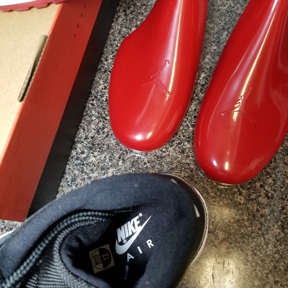 Nike Air Jordan Retro XI 11 BRED 2019 378037 061 - Picture 4 of 5